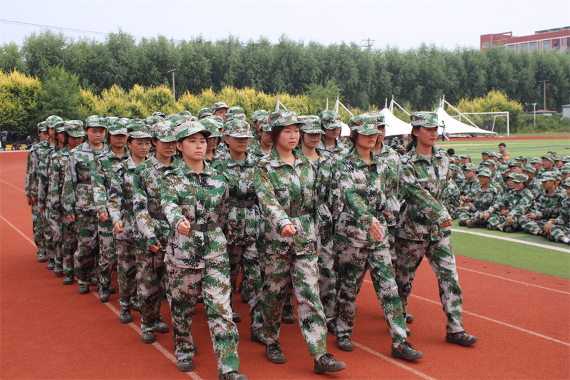 学生军训2.JPG